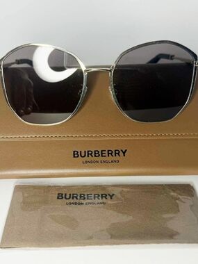 ✨ AUTHENTIC Burberry BE 3153D Geometric Sunglasses ✨